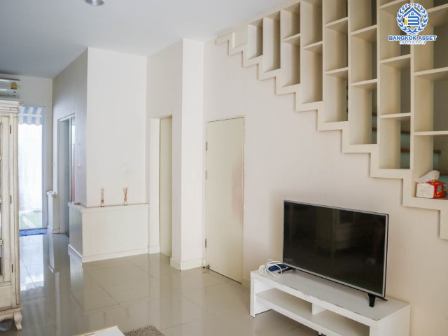 *****ทาวน์โฮมมือสองย่านกรุงเทพฯ ม.บ้านกลางเมือง สาทร-ตากสิน2 หลังมุม เนื้อที่กว้าง 23.20 ตร.ว. ฟังก์ชัน 3 ห้องนอน 3 ห้องน้ำ ที่จอดรถ 2 คัน แถมฟรี! เครื่องปรับอากาศ 4 เครื่อง บนทำเลแห่งการเดินทาง ใกล้รถไฟฟ้าสายสีเขียวเข้ม "สถานีวุฒากาศ" เชื่อมต่อถนนกัลปพฤกษ์ และถนนราชพฤกษ์